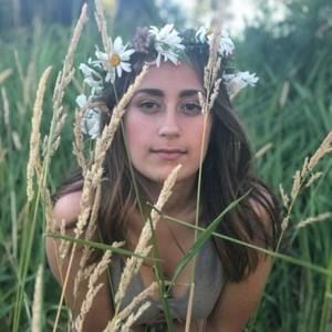 Meet your Posher, Kayana